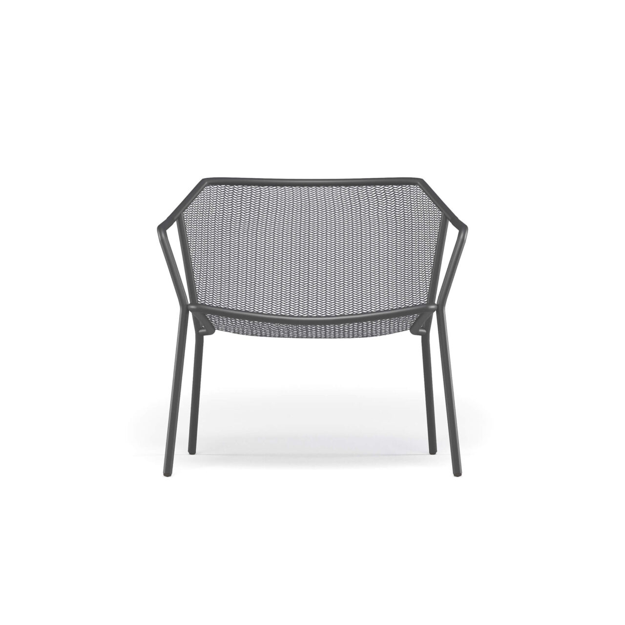 Poltrona-Darwin-in-acciaio Le proporzioni ergonomiche, la leggerezza del design e le ampie dimensioni di seduta garantiscono alla poltrona Darwin massimo comfort e versatilità, rendendola adatta sia ad ambienti privati sia a contesti contract. Realizzata in acciaio, la poltrona richiama suggestioni classiche reinterpretate in chiave contemporanea attraverso una raffinata trama in lamiera stirata, inserita in una struttura in tubolare d’acciaio dalle geometrie moderne. La texture di seduta e schienale rappresenta l’elemento distintivo dell’intera collezione Darwin, integrandosi armoniosamente con le linee strutturali.