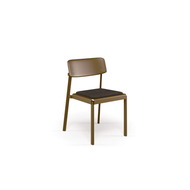La sedia Shine in alluminio, disegnata da Arik Levy, interpreta l’abitare contemporaneo con uno stile essenziale e spontaneo, pensato per accompagnare i momenti di convivialità quotidiana. Perfetta attorno a un tavolo da pranzo outdoor, su una terrazza urbana o in un ambiente indoor dal gusto minimal, crea un’atmosfera rilassata e accogliente, dove il design dialoga con la semplicità dell’uso quotidiano. Le linee pulite e leggere definiscono un’estetica sobria ma riconoscibile, capace di inserirsi con naturalezza in contesti moderni, contract o residenziali. La struttura in alluminio la rende ideale per l’uso sia indoor che outdoor, garantendo resistenza, praticità e durata nel tempo, senza rinunciare all’eleganza. La seduta e lo schienale, dal profilo equilibrato, invitano a sedersi e a condividere il tempo, trasformando ogni pausa, pranzo o conversazione in un’esperienza informale ma curata. Shine è una sedia che valorizza gli spazi con discrezione, portando con sé un’idea di lifestyle autentico, funzionale e senza tempo.