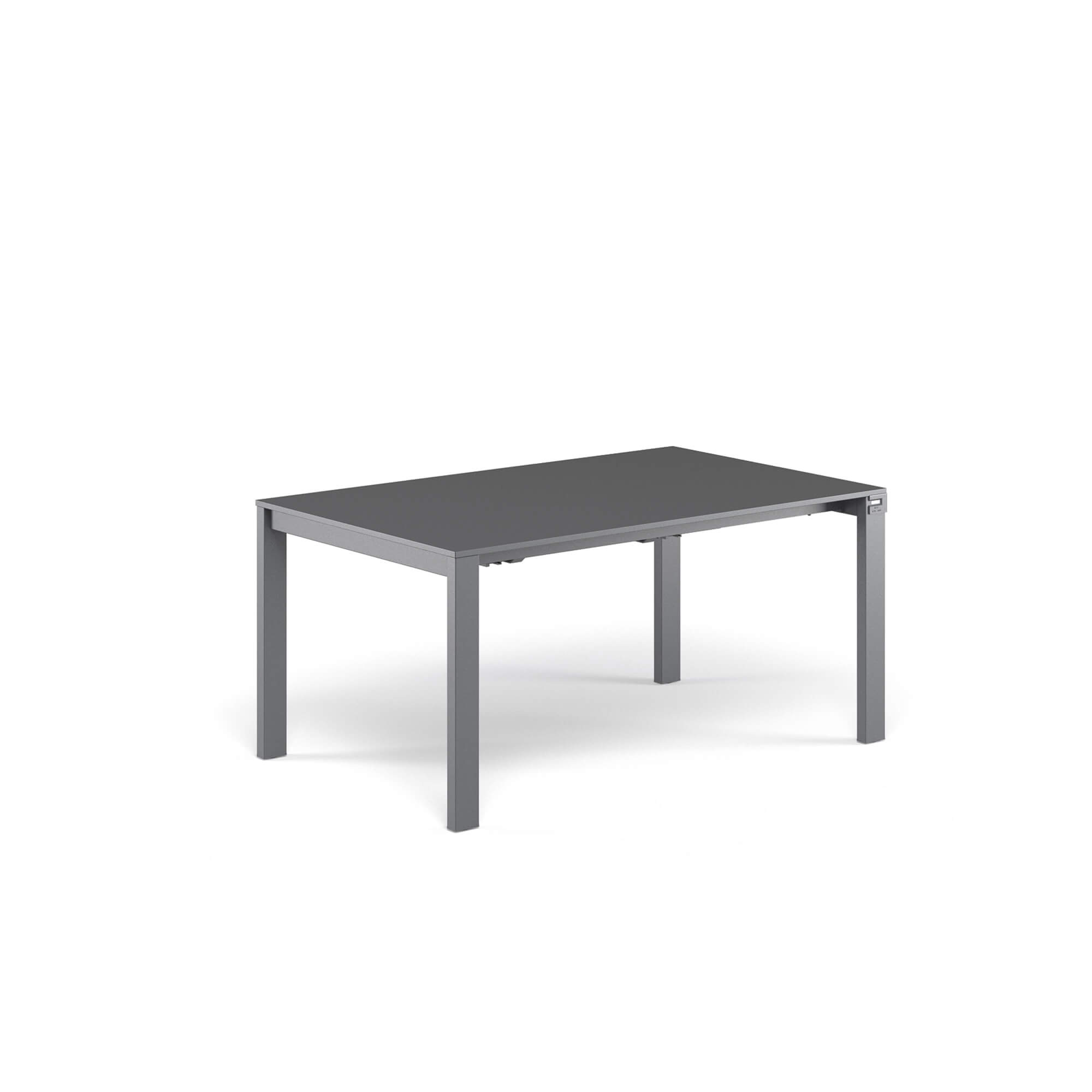 Tavolo-allungabile-piano-in-lamiera-1605454x100-Round-da-giardino-in-Acciaio-EMU-arredamenti-da-esterno Il tavolo allungabile Round da sei/dieci posti, design Christophe Pillet, è l’equilibrio perfetto tra eleganza, leggerezza e solidità. La base in acciaio, unita al piano in lamiera piena, crea un’armonia visiva che unisce robustezza e leggerezza in modo naturale. Con le sue dimensioni generose da chiuso di 160x100 cm e allungabile fino a 268x100 cm grazie alle due pratiche prolunghe, il tavolo Round permette di aggiungere 2 o 4 posti extra, adattandosi con stile a ogni occasione conviviale. Disponibile in un’ampia gamma di colori, porta personalità, versatilità e carattere in ogni ambiente, trasformandolo in uno spazio accogliente e armonioso, dove estetica, funzionalità e comfort si fondono con naturalezza. La collezione Round celebra equilibrio, discrezione e armonia, definendo spazi outdoor eleganti e contemporanei, in cui linee pulite e leggere creano atmosfere raffinate e senza tempo, capaci di rendere ogni momento all’aperto un’esperienza di stile e piacere.