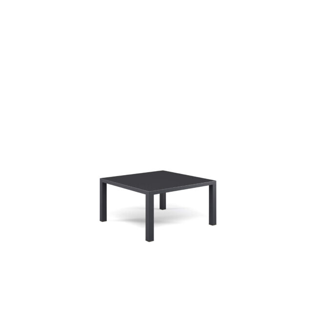 Round è una collezione che celebra equilibrio, armonia e discrezione, trasformando ogni spazio outdoor in un ambiente elegante e contemporaneo. Le forme leggere e pulite definiscono gli arredi con naturale raffinatezza, creando atmosfere accoglienti e ricercate. Il tavolo basso, con piano autolivellante in lamiera zincata a caldo, unisce design e funzionalità: le dimensioni generose del piano, 80x80 cm, e l’altezza da terra di 42 cm lo rendono perfetto per momenti conviviali e pratici. La struttura garantisce stabilità su qualsiasi superficie, adattandosi con facilità a spazi indoor e outdoor, risultando ideale anche per utilizzo contract. Disponibile in un’ampia gamma di colori, il tavolo basso Round porta versatilità, stile e personalità in ogni ambiente, trasformandolo in un luogo armonioso dove estetica e funzionalità si fondono in perfetta sintonia.