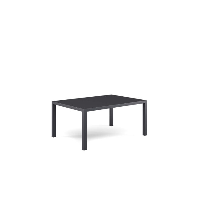 Round è una collezione che celebra equilibrio, armonia e discrezione, trasformando ogni spazio outdoor in un luogo stilisticamente ricercato ma essenziale. Le forme leggere e pulite definiscono gli arredi con naturale eleganza, creando ambienti raffinati e accoglienti. Il tavolo snack, con piano autolivellante in lamiera zincata a caldo, unisce funzionalità e design: le dimensioni generose del piano, 100x70 cm, e l’altezza da terra di 45 cm lo rendono perfetto per momenti conviviali e pratici. La struttura garantisce stabilità su qualsiasi superficie, adattandosi con facilità a spazi indoor e outdoor e risultando ideale anche per utilizzo contract. Disponibile in un’ampia gamma di colori, Round offre versatilità e stile, trasformando ogni ambiente in un luogo elegante e armonioso, dove estetica e praticità si fondono in perfetta sintonia.