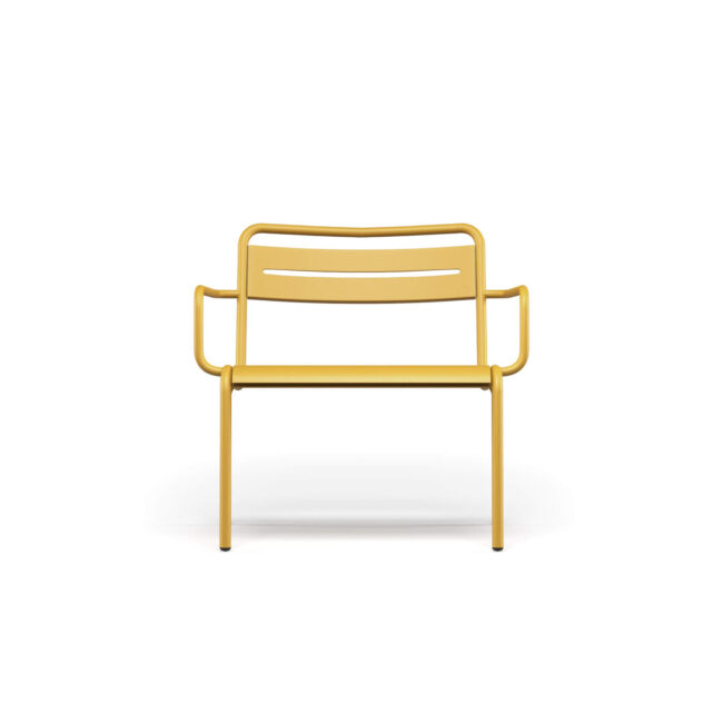 La poltrona Star è una seduta versatile che si adatta a diversi contesti outdoor, sia privati che contract, spaziando da grandi aree a spazi più contenuti. Star è una poltrona realizzata completamente in alluminio, coloratissima e informale, ideale per creare atmosfere allegre e rilassate anche in contesti marini. La seduta è ampia e comoda, perfetta per momenti all'aperto. Il design essenziale e lineare si integra facilmente in qualsiasi ambiente, valorizzando lo spazio.