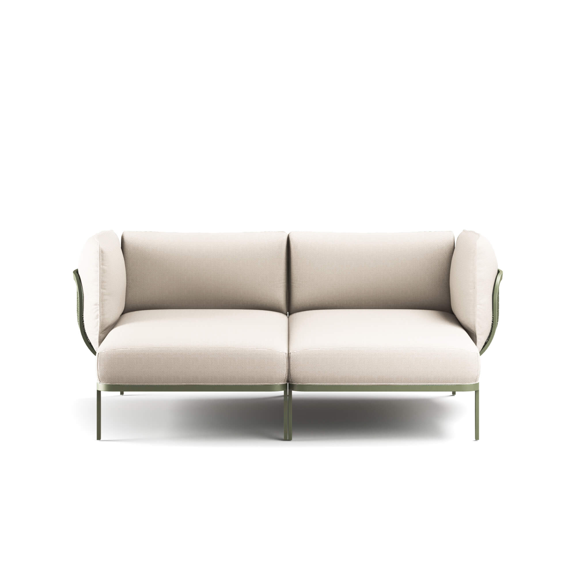 Daybed-matrimoniale-Cabla-da-giardino-in-Acciaio-EMU-arredamenti-da-esterno Cabla, disegnato da Lucidi-Pevere, è un sistema di imbottiti modulari e assemblabili progettato per offrire un’elevata libertà compositiva. Grazie a soli tre moduli – seduta lineare singola, chaise longue e bracciolo – permette di creare numerose configurazioni, adattandosi a diverse esigenze di spazio e stile. La struttura del daybed matrimoniale Cabla è caratterizzata da un’anima metallica in acciaio inox, espressione dello storico know-how EMU, che si unisce al comfort e alla ricchezza cromatica dei tessuti outdoor. Questa combinazione garantisce versatilità progettuale ed elevata resistenza, rendendo il daybed matrimoniale ideale per molteplici contesti, inclusi ambienti marini. Il daybed matrimoniale Cabla può essere completato con i tavoli bassi della collezione Cabla, realizzati in rete metallica e disponibili in diverse forme e altezze, offrendo soluzioni funzionali e conviviali per ambienti outdoor e contract.