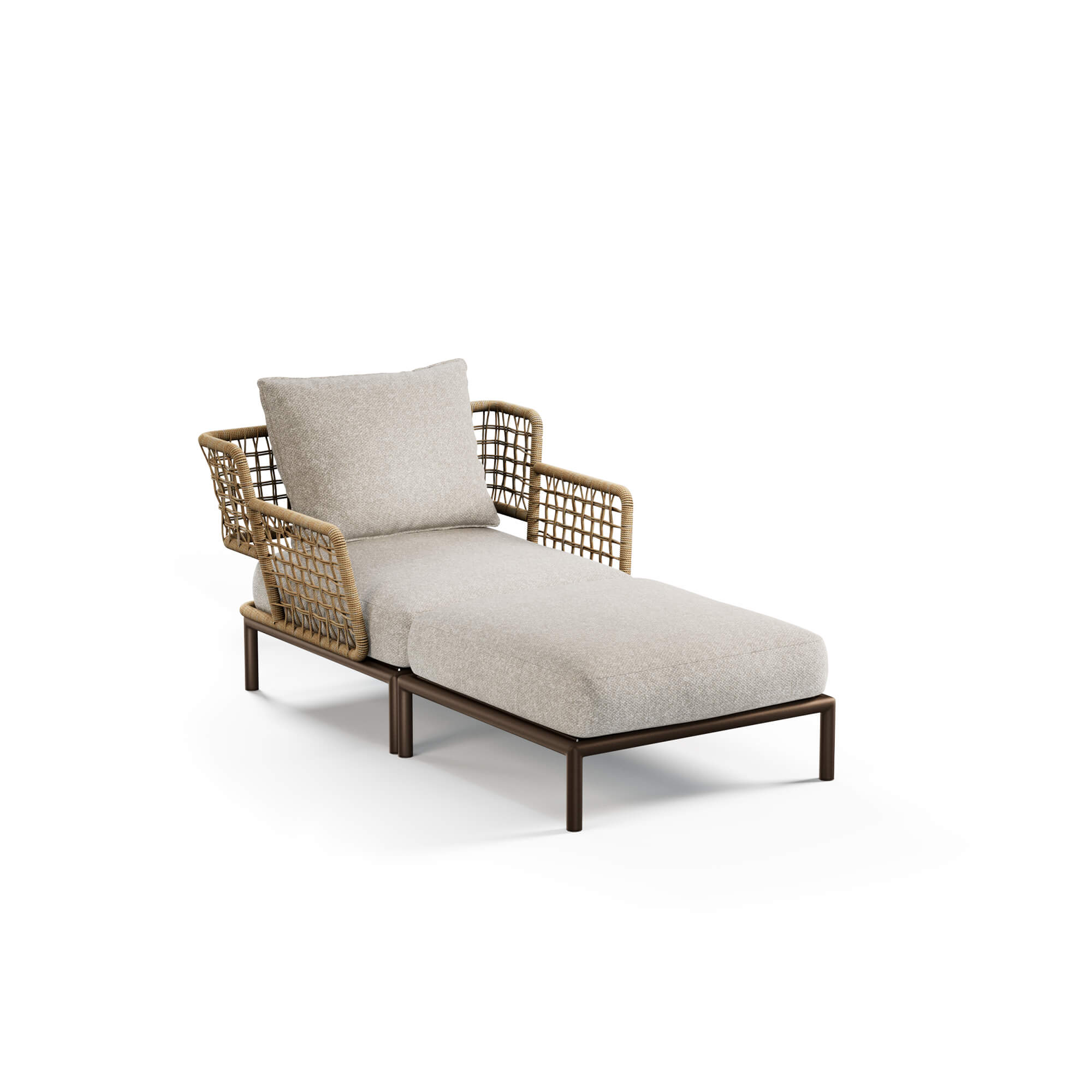Daybed-Intreccio-Saint-Martin-da-giardino-in-Acciaio-e-Wicker-EMU-arredamenti-da-esterno Il daybed intreccio Saint Martin, disegnato da Marco Acerbis, nasce dall’unione armoniosa del divano un posto e del pouf della stessa collezione, diventando un invito a vivere l’outdoor con stile, eleganza e comfort senza compromessi. La solida struttura e base in acciaio, emblema del DNA EMU, garantiscono robustezza e versatilità, mentre i morbidi cuscini di seduta e schienale, imbottiti e disponibili in diversi tessuti, avvolgono il corpo in un comfort immediato, trasformando ogni pausa in un momento di puro piacere. La struttura perimetrale, impreziosita da un raffinato intreccio in corda wicker, dona leggerezza visiva e un’eleganza discreta che cattura lo sguardo, conferendo al daybed un carattere sofisticato e accogliente. Saint Martin trasforma ogni spazio outdoor in un rifugio elegante e armonioso, dove design, comfort e funzionalità si incontrano, creando atmosfere calde, raffinate e senza tempo, perfette per godersi ogni attimo all’aperto con stile e leggerezza.