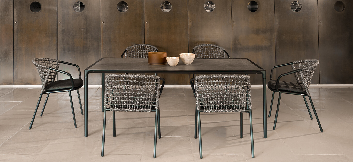 The Nef aluminium seat collection, inspired by the graphic design of hot air ballons, combines eclectic style and visual lightness with a solid structure. Ideal for dining settings with a contemporary look & feel, Nef is perfect for informal and experiential contract settings and well suits to spaces where design, materials and colors are carefully mixed.